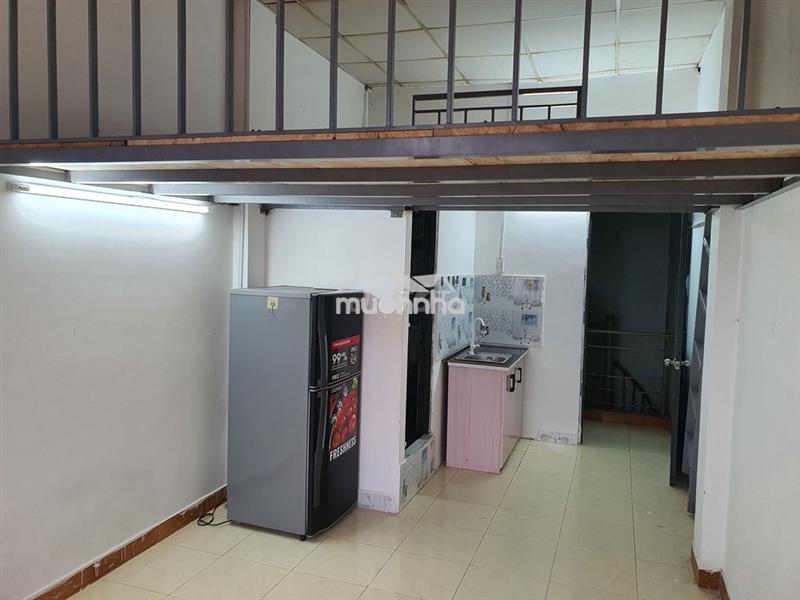 Phòng trọ có máy lạnh, ban công, gác, đường gò dầu tân phú