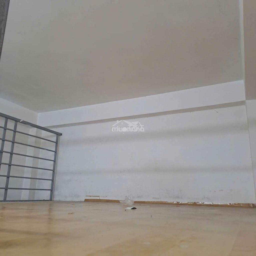 Phòng cho thuê  có gác - căn góc- cửa sổ -ban công - 2
