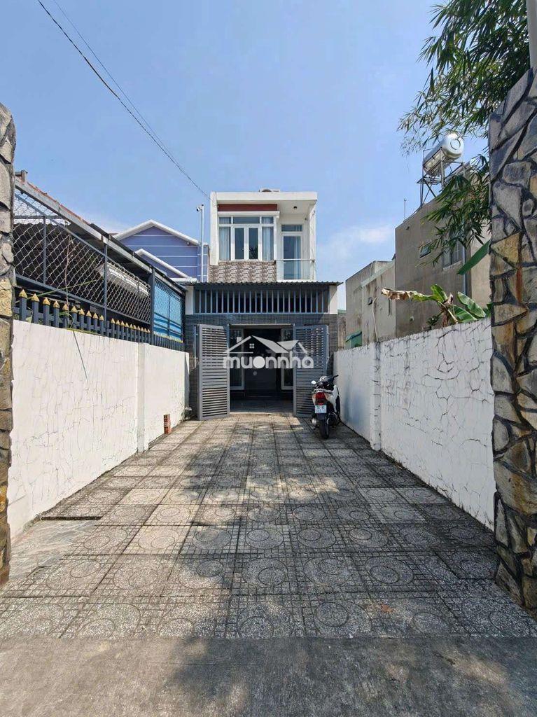 Nhà gần trường thcs nguyễn văn cừ, giá 7 triệu, 1 trệt 1 lầu sân ô tô