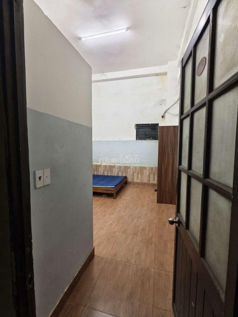 Phòng trọ nội thất cơ bản sạch đẹp - 2
