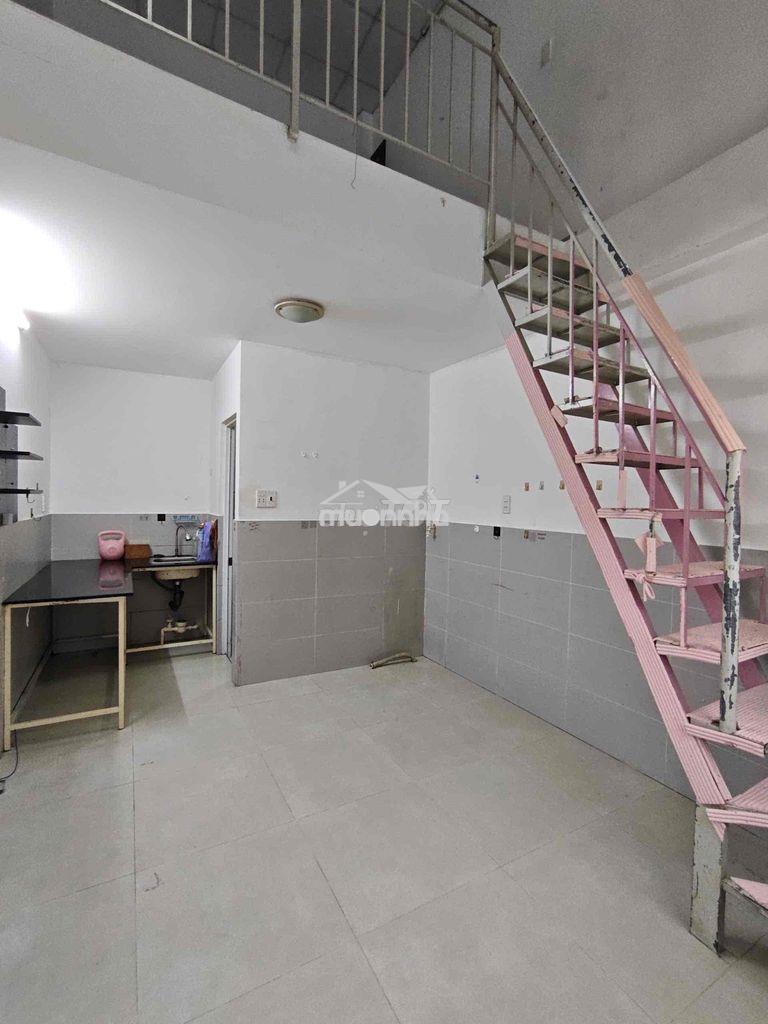 Phòng trọ nguyễn hữu cảnh gác cao 2m , giá tốt 4tr/ tháng