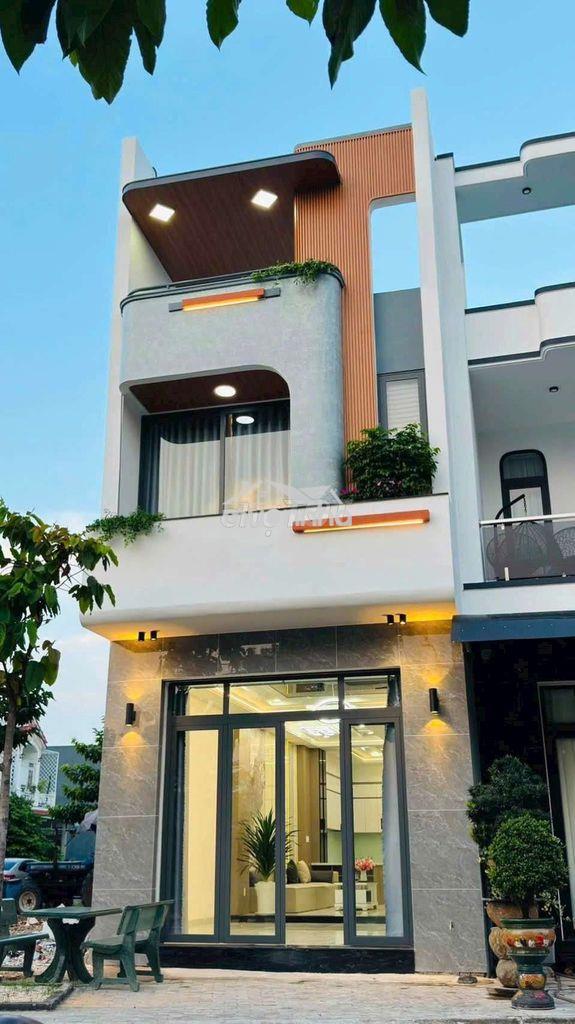 Cần bán nhà phố.mới hoàn thiện xong.sổ sẵn công chứng nhanh