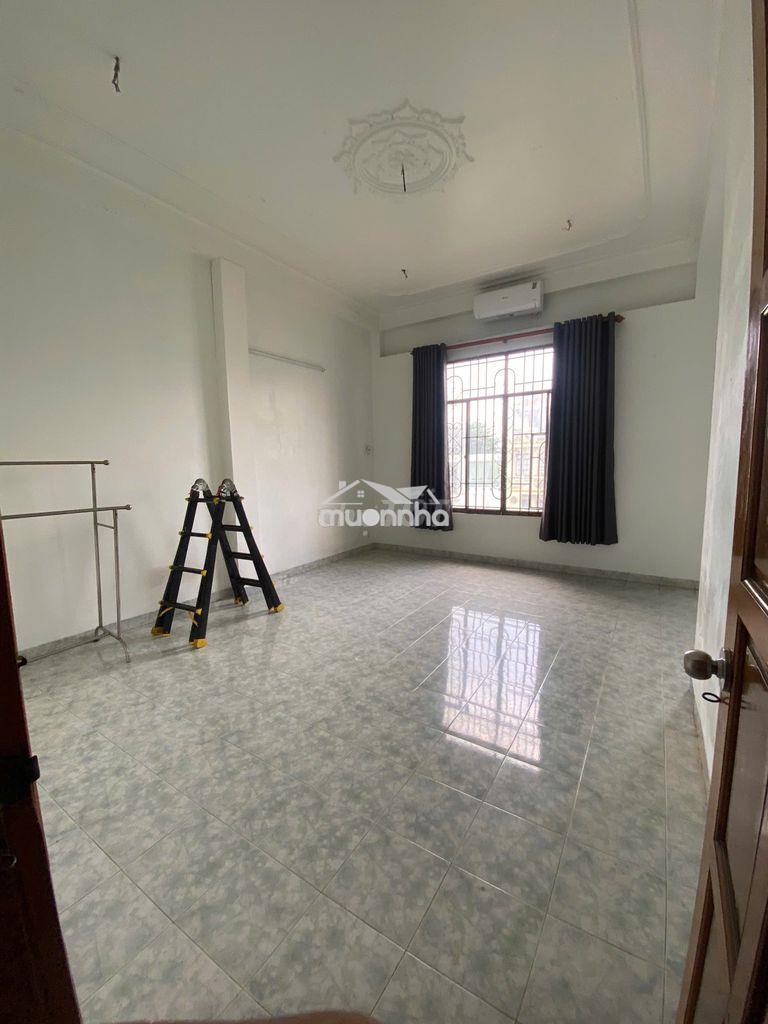 Phòng trọ mặt tiền dương quảng hàm - 2