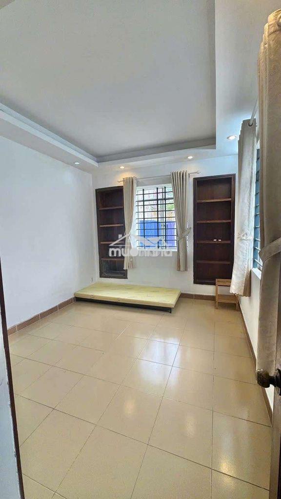 Studio sát cầu lê văn sỹ + không nội thất siêu rộng + tầng 1 + free xe