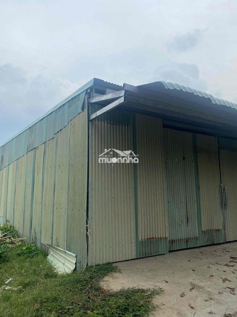 Kho 240 hẻm bui thi xuân 4 m be tông