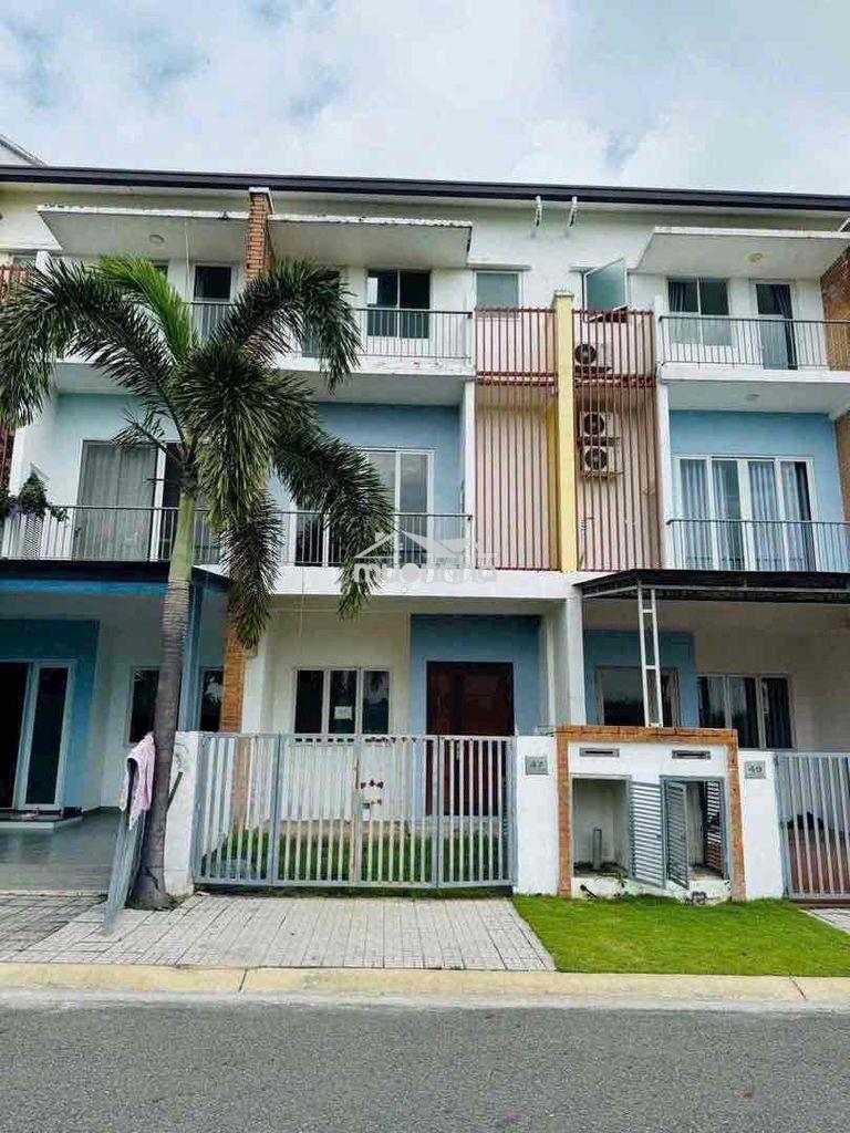 Bán gấp nhà phố sucasa hoà phú vsip2 5x16 nhà 1 trệt 2 lầu có sổ sẵn
