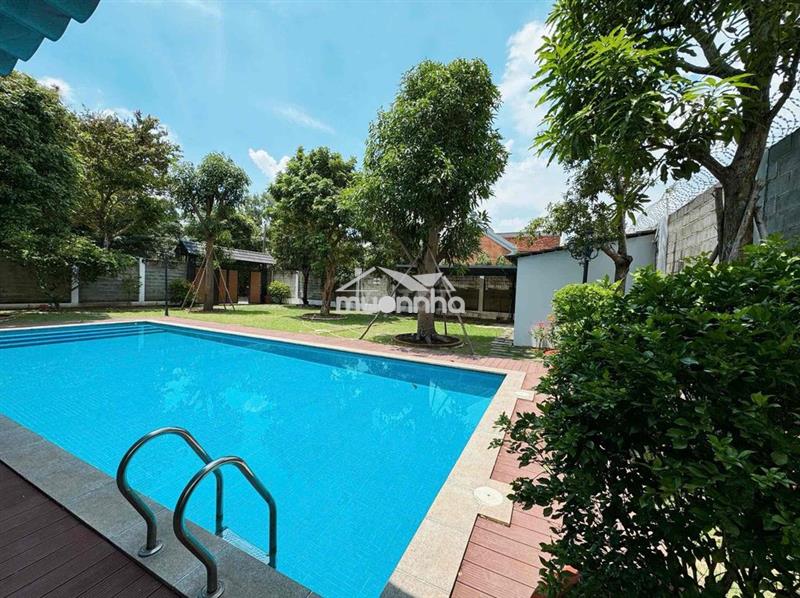🌿 Cho thuê biệt thự sân vườn– không gian sống hiếm có tại hốc môn vn
