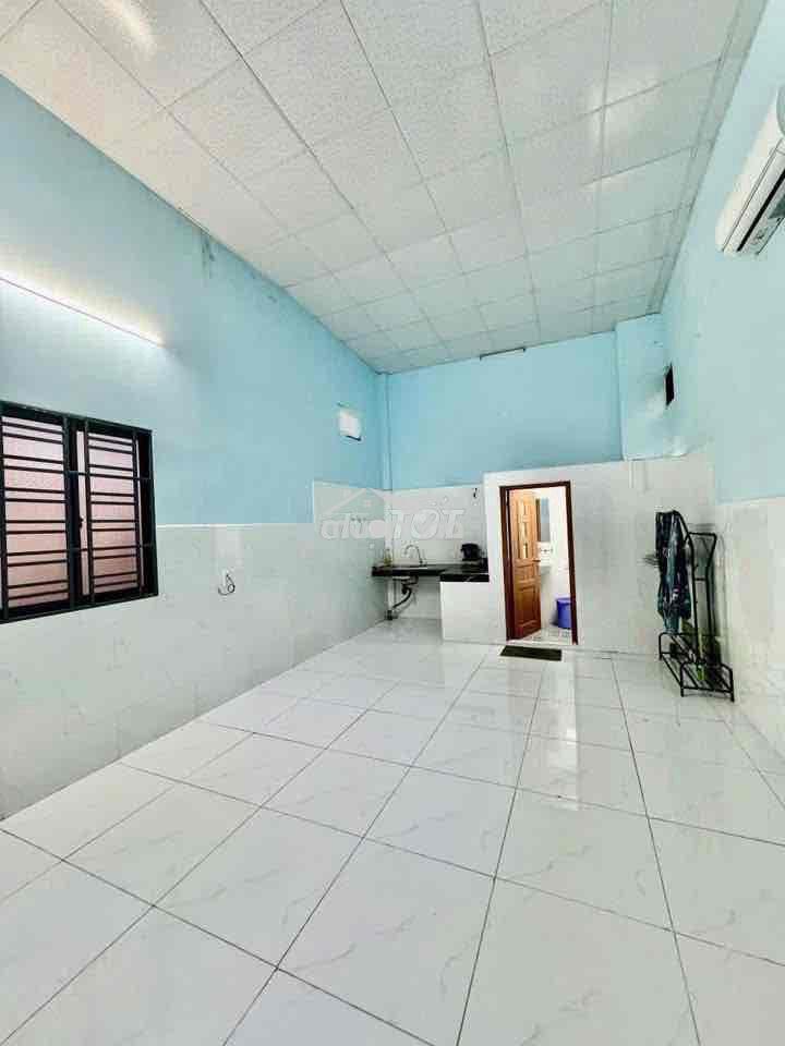 Cho thuê phòng trọ 30m2 đối diện trường đại học huflit - 2