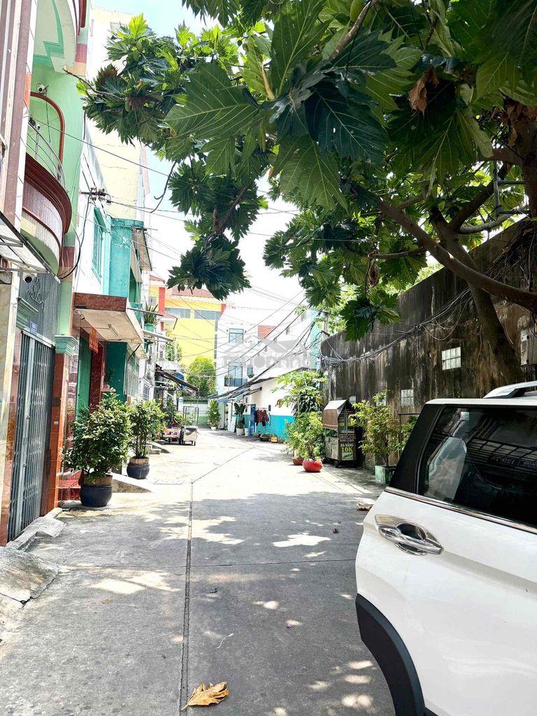 Chính chủ cần bán gấp nhà quận 11, nhà 3 tầng sát mặt tiền