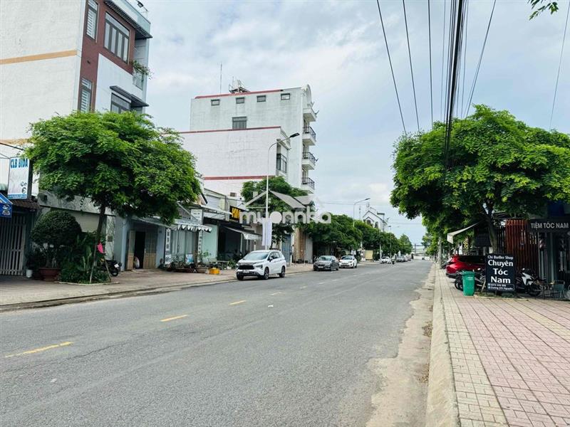 Chủ bán gấp gần 1000m2 mặt tiền đường thích quảng đức, p long khánh
