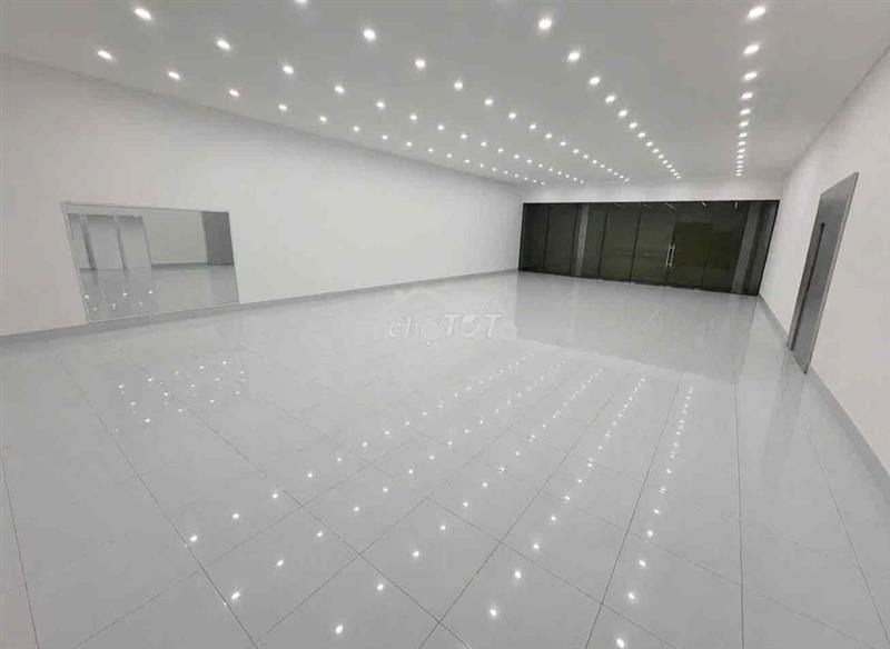 Cần sang gấp mặt bằng ngay trung tâmngax 6 chùa bà