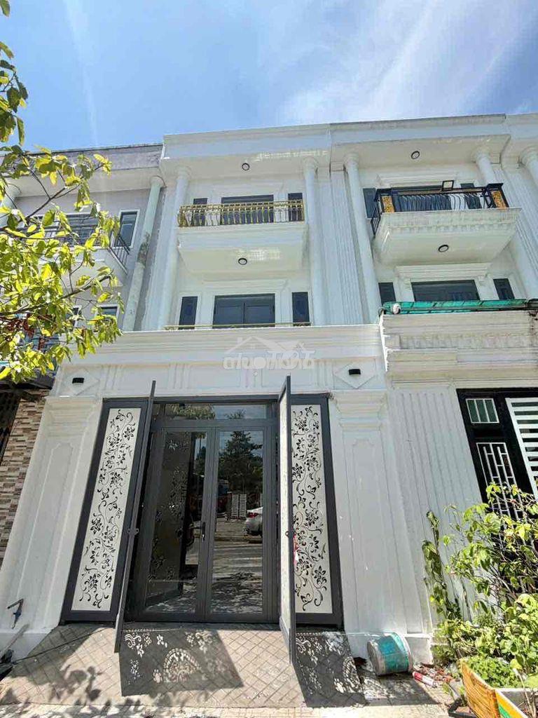 Nhà 2 lẩu hoàn công phường tân uyên hồ chí minh