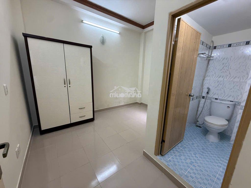 Quận 10, cho thuê phòng tiện nghi, máy lạnh, toilet riêng, tủ lạnh... - 2