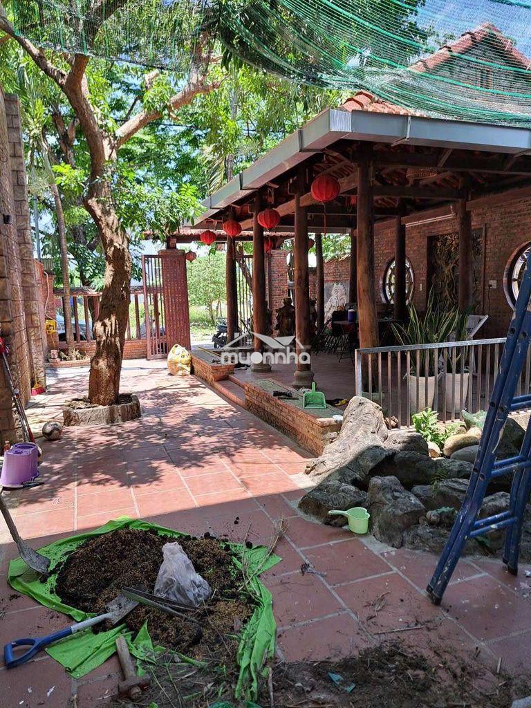 Cho thuê nhà 2 tầng sân vườn: đường khuê đông - ao cá