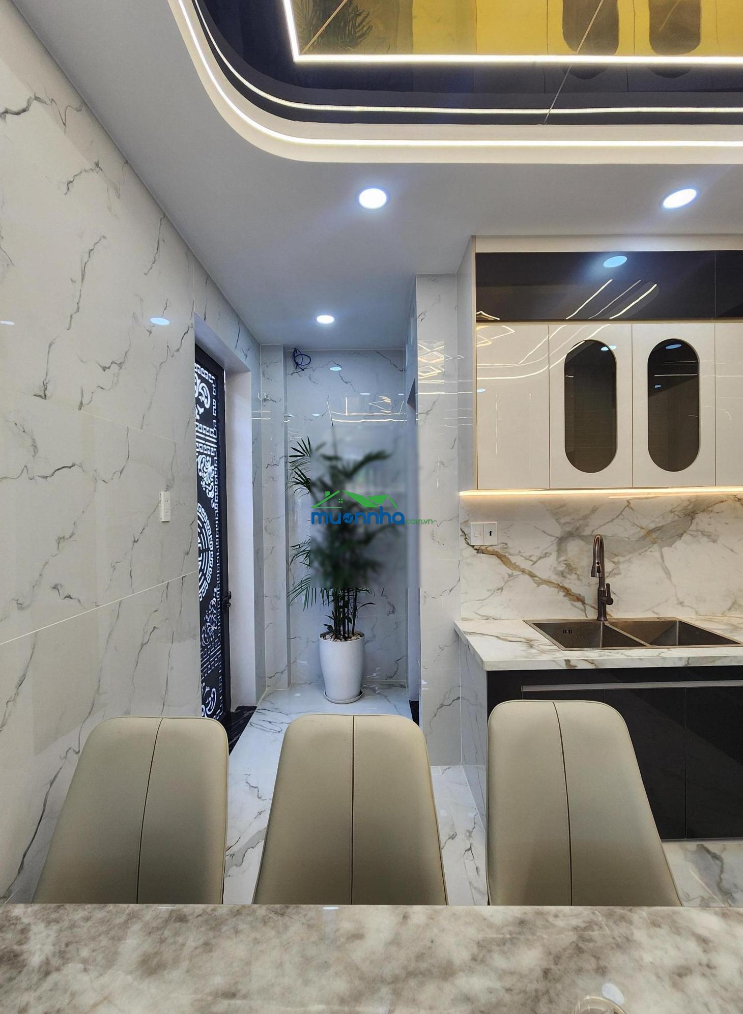 Nhà 5 tầng, dt 70m2, dtsd 350m2 full nội thất trục hương lộ 2 giá hơn 7 tỷ