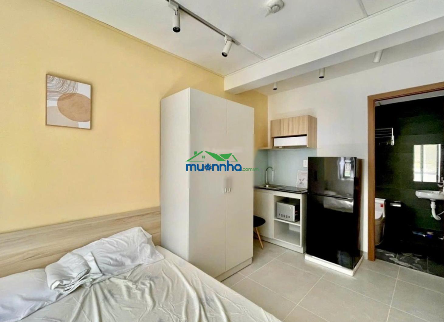 Tòa chdv 85m2 x 3 tầng 9 phòng ngay đại học văn lang, ngang khủng 6.5m, lô góc 2 mặt hxh 6m thông