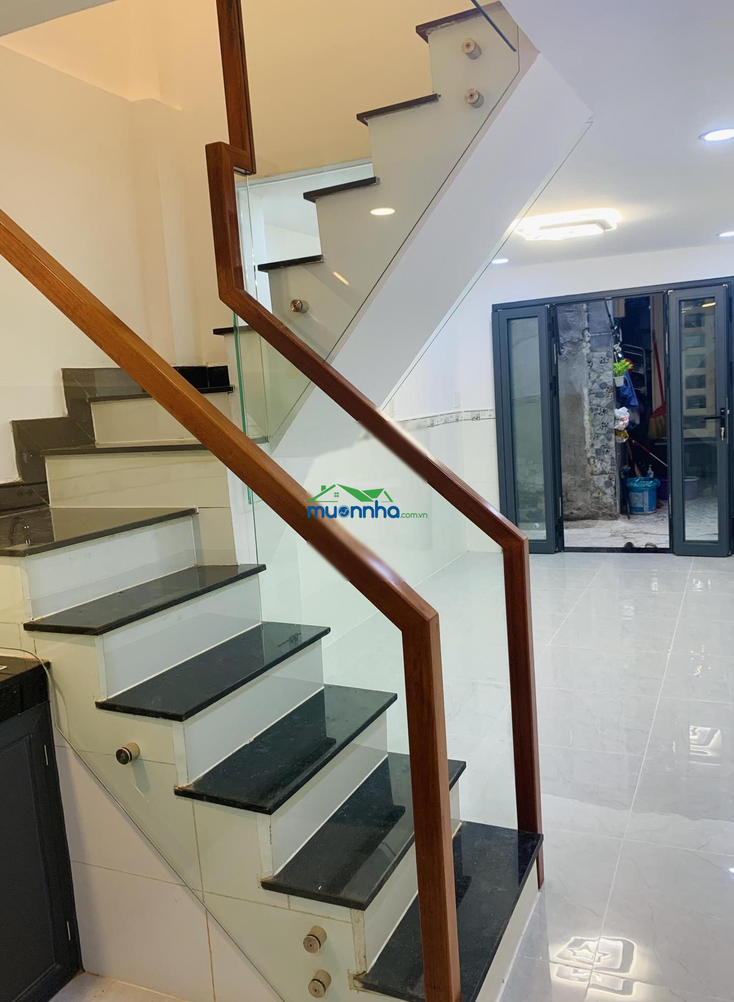 Tôi bán nhà 54 m2 sd, 1 trệt, 1 lầu, tuyệt đẹp, quận 7. giá: 1,38 tỷ