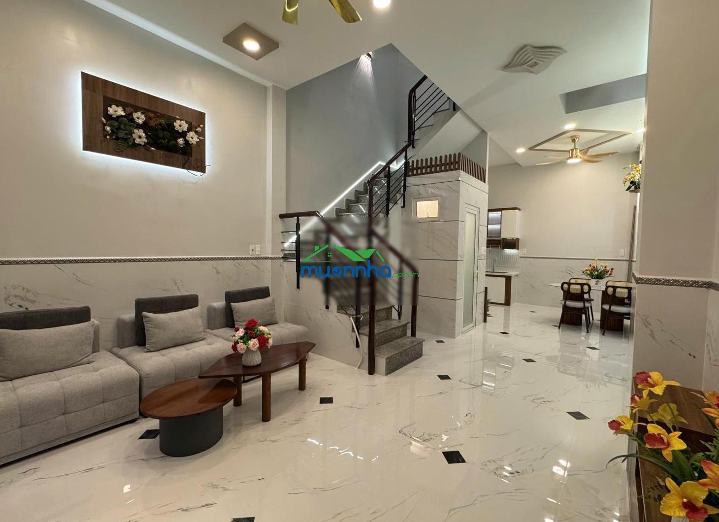 3 lầu đẹp hẻm 8m sát chợ lớn (4.5x10) đường phạm văn chí