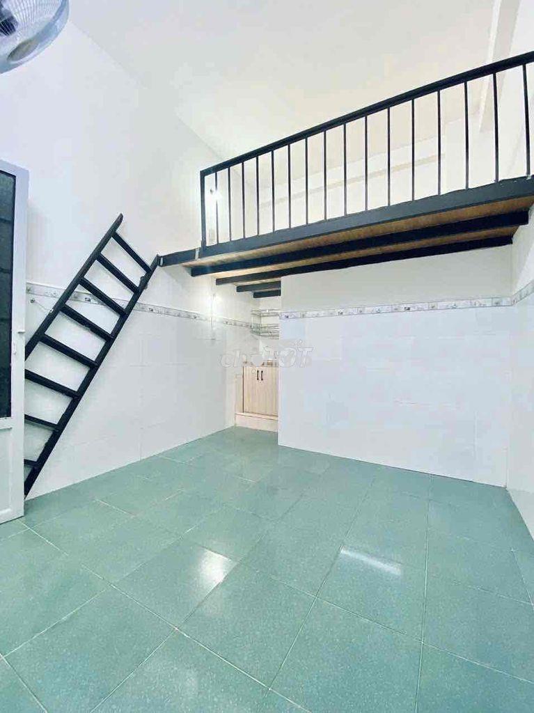 Phòng gác - ngay etown - sẵn máy lạnh / tủ bếp - giá rẻ - 4