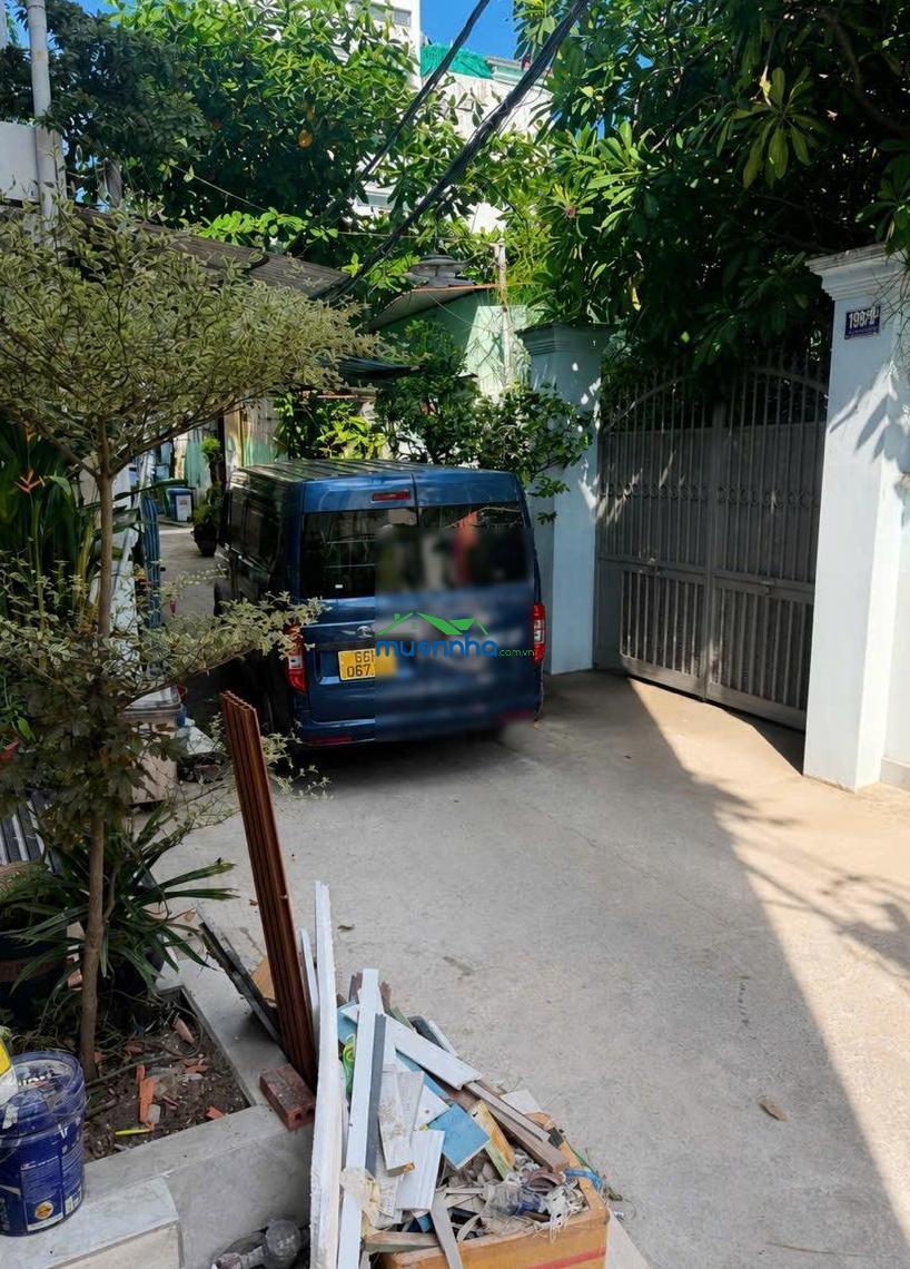 Bán nhà đẹp full nội thất khó kiếm căn thứ 2 giá tốt vị trí khu này.