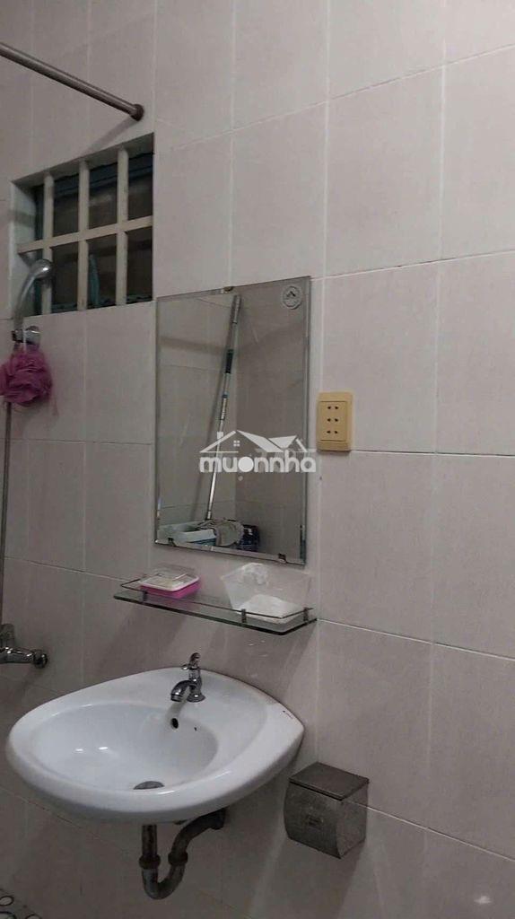 Phòng trống 30m2, có cửa sổ , wc riêng,  gần trường thpt nguyễn trãi - 4