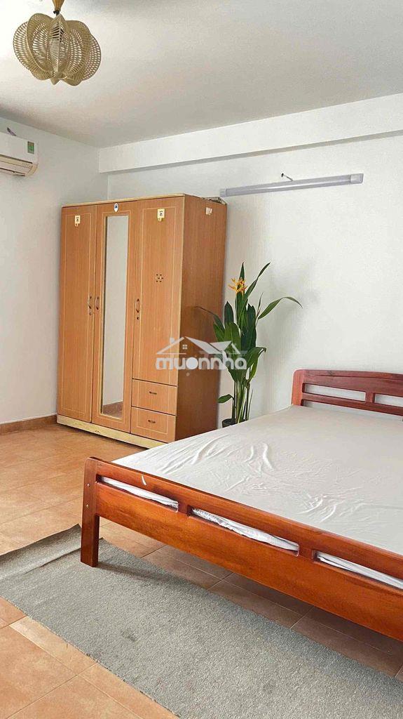 1pn tách bếp, cách chợ bến thành 1.6km, 5p đi bộ ra đhkhxhvn, svđ hoa