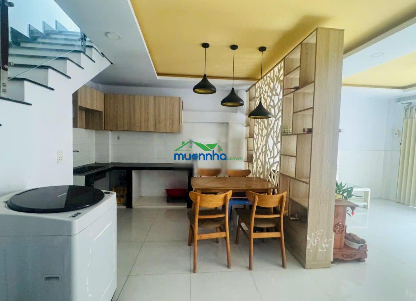 3,75 tỷ - nhà 2 tầng, 2 pn - ngay ngã tư thủ đức - 3