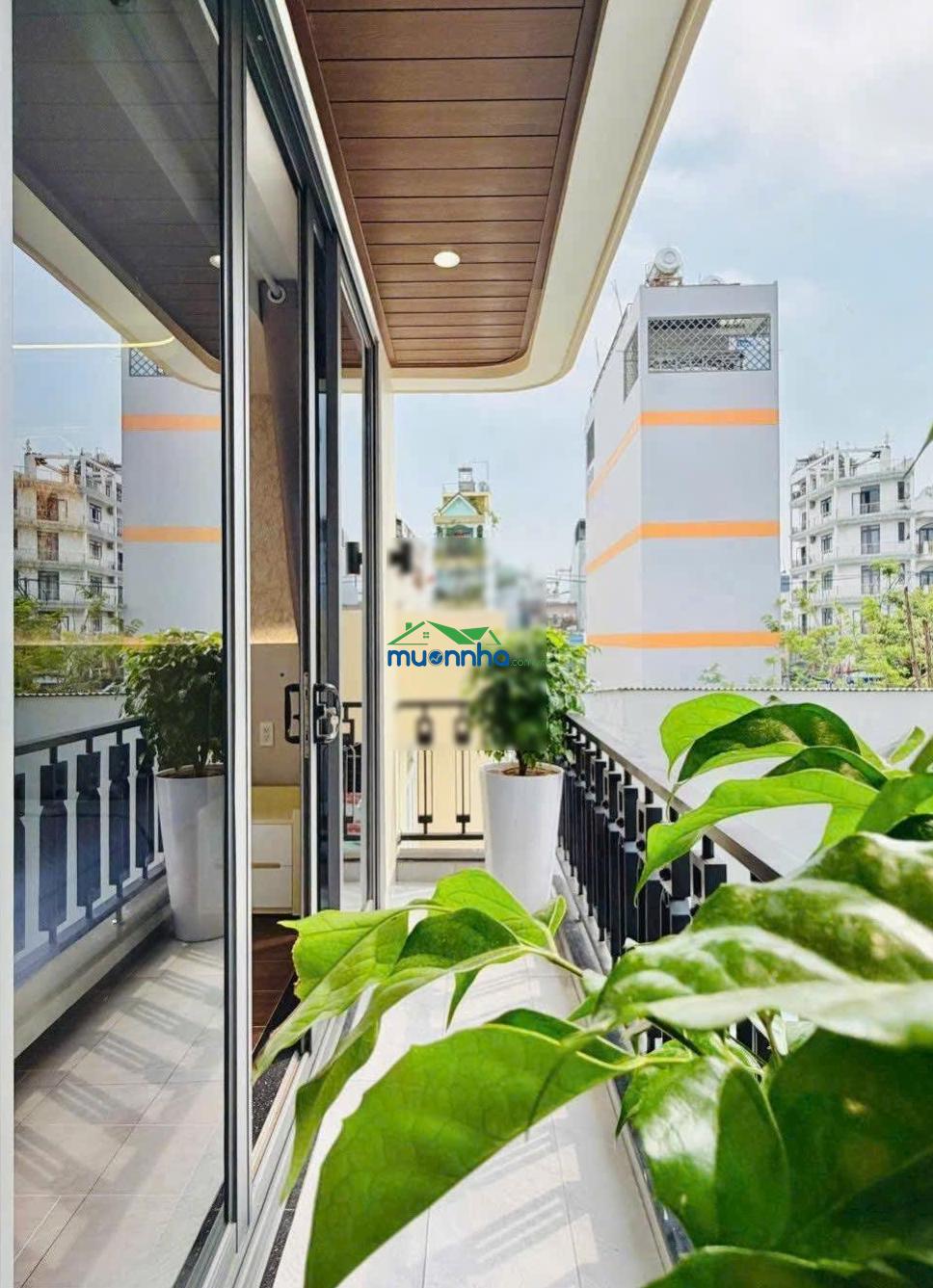Nhà xây mới 5 tầng full nội thất - ngang rộng gần 5m - hẻm nhựa 5m xe hơi đậu trong nhà - chỉ hơn 7 - 3