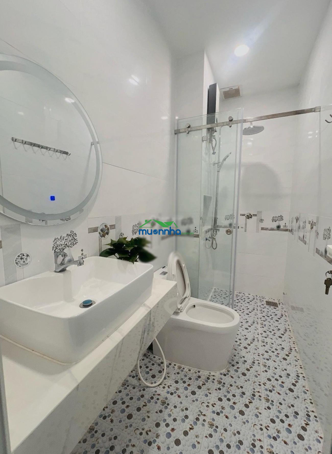 Nhà mới đẹp giá chỉ nhỉnh 6 tỷ đối diện giga mall, sát phạm văn đồng. - 2