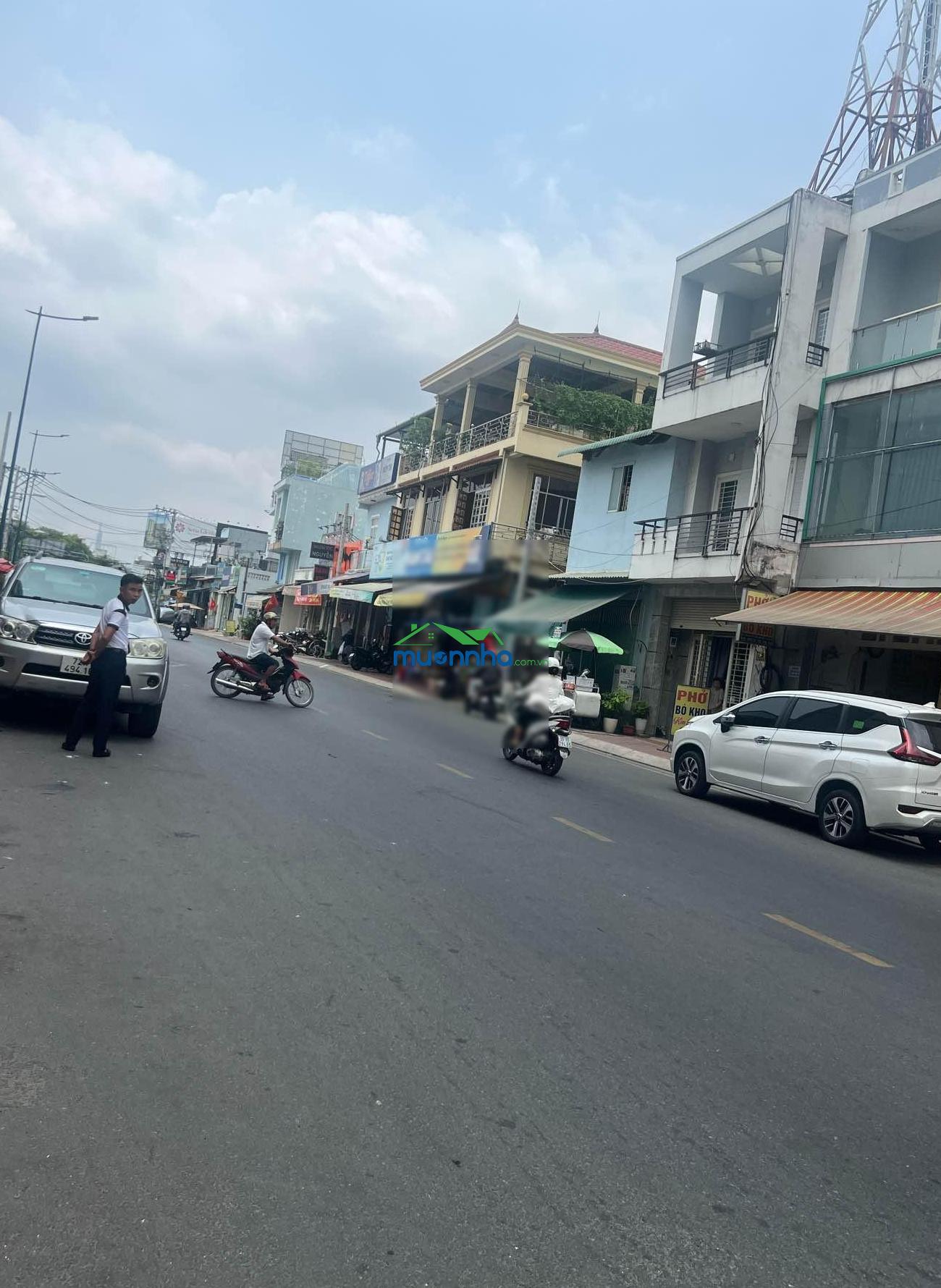 Bán nhà vip - xe hơi đậu cửa - kdc hồng long - sát trường đại học - 1 trệt 1 lầu - 4