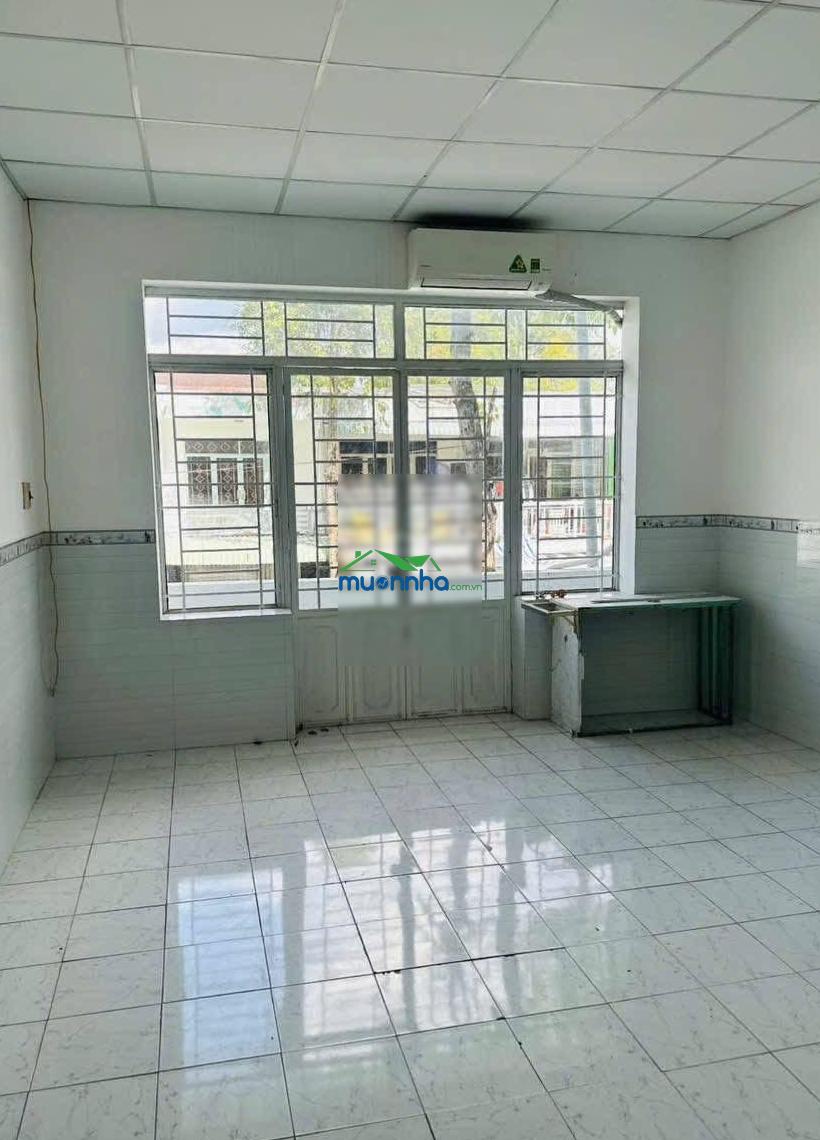 Dọn vào ở ngay nhà ngay chợ bờ ngựa giá tốt chưa đến 2tỷ - 4