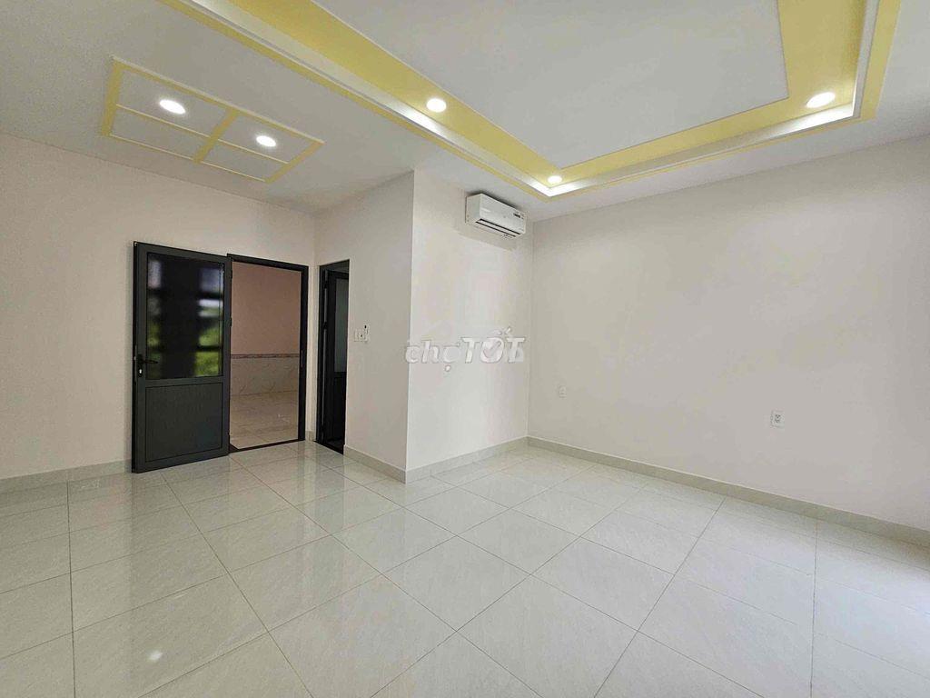 Văn phòng 20m2, có cửa sổ, thang máy, m. lanh, hầm xe. giá 6 tr - 3