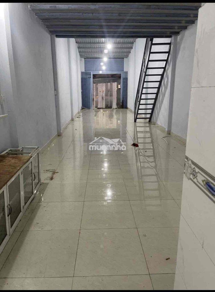 Cho thuê nhà trống suốt làm may chứa hàng - 3