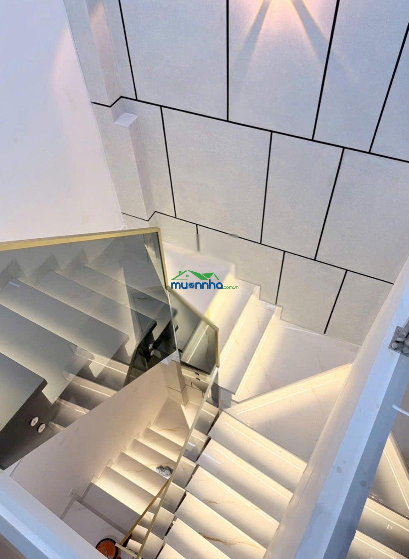 Nhà hẻm xe hơi - 4 tầng - khánh hội - dtsd 160m2 - 4pn khép kín - chỉ 8.78 tỷ - 2