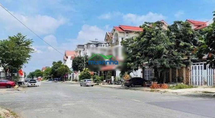 Nhà view công viên kdc phú nhuận q12 dt 5x18m (90m) 1 trệt 2 lầu 4pn trước nhà công viên