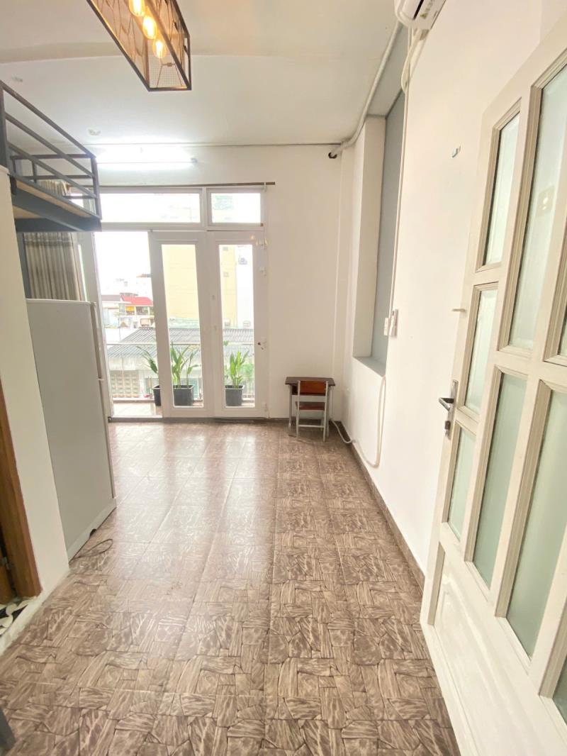 Cho thuê căn hộ ban công ( có gác ) đón ánh nắng tự nhiên. gần đh hutech, giao thông vận tải, hồng bàng