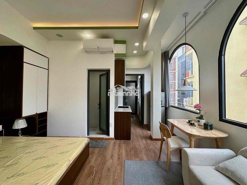 Studio ban công view xanh - full cửa sổ kính ngay tân định q1 - 2