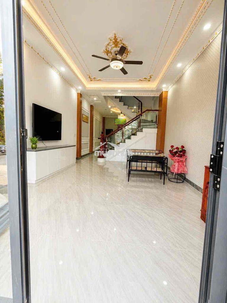 Nhà 2 lầu 1 trệt bình chuẩn,có nội thất,đường 7m đậu ô tô - 2