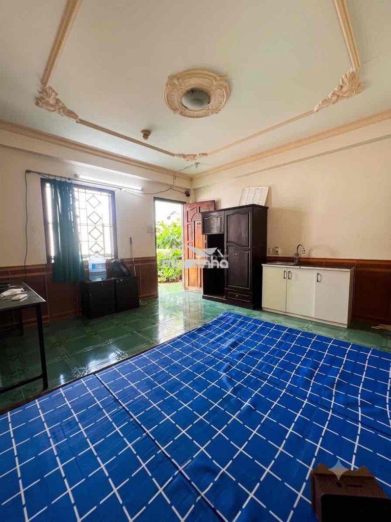 Studio ban công,cửa sổ sẵn nội thất ngay đ.cộng hoà gần sân bay,kcn tb - 2