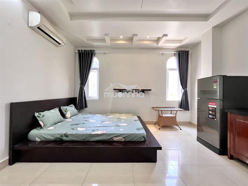 Ngay chợ lý phục man, gần đh ufm, phòng cửa sổ đón nắng, thang máy