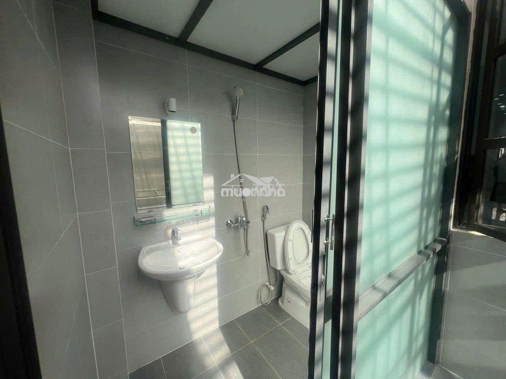 Cho thuê văn phòng tầng trệt  (phòng sau) có wc riêng - 2