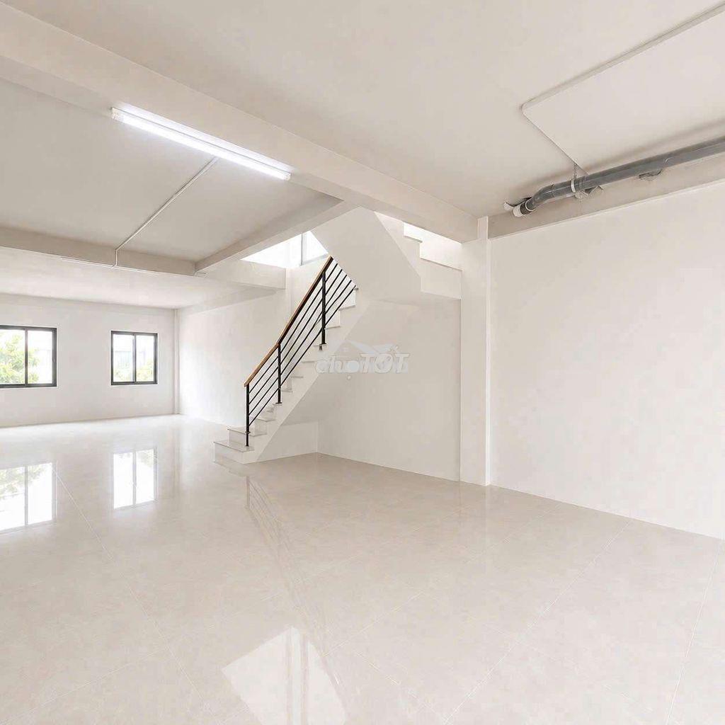Cho thuê nhà 25tr lakeview sàn trông suốt, mỗi tầng 1 nhà vệ sinh
 - 3