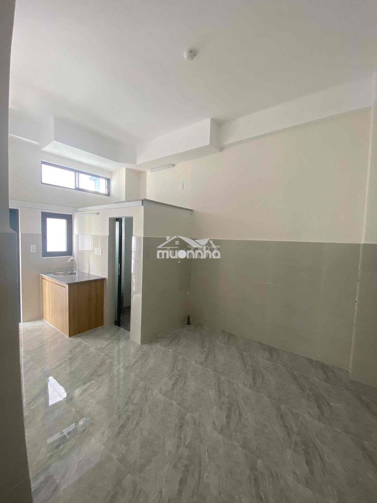 Phòng 30m2 có ban công riêng, gác lửng 4tr - 2