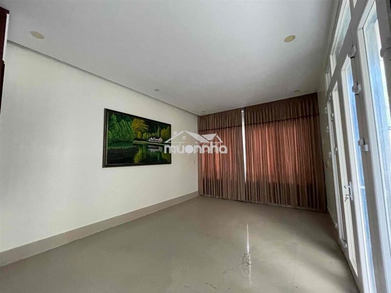 Cặp nhà trục chính kdc 91b có sân đổ xe siêu rộng