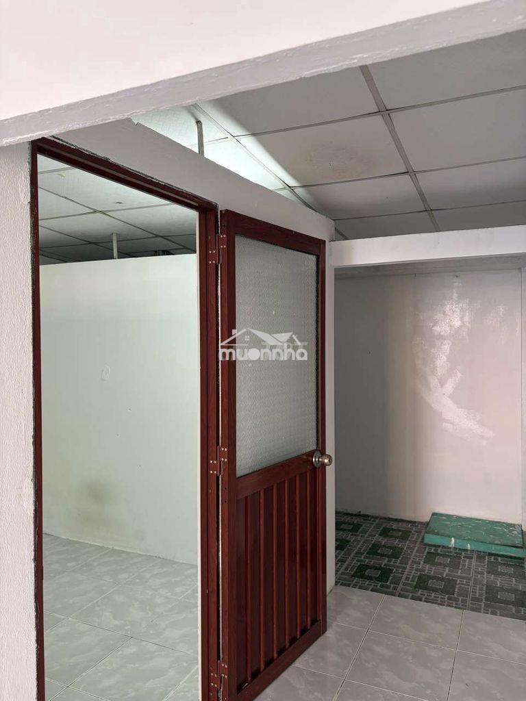Bán gấp nhà gần chợ lê thị ngay, 4x10, lầu suốt, bancon, hẻm thông 4m - 4