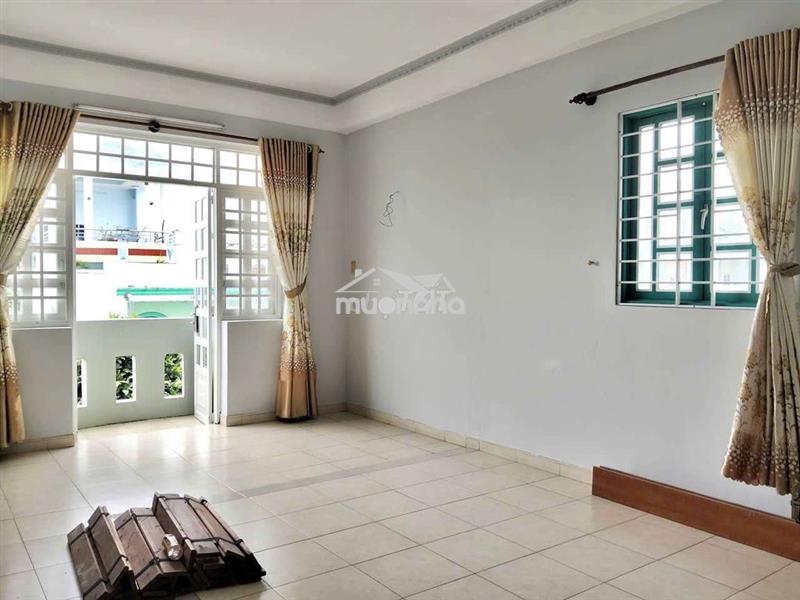 Phòng  trống 30m2 có ban công, cửa sổ ngập tràn ánh nắng, ngay ttq4