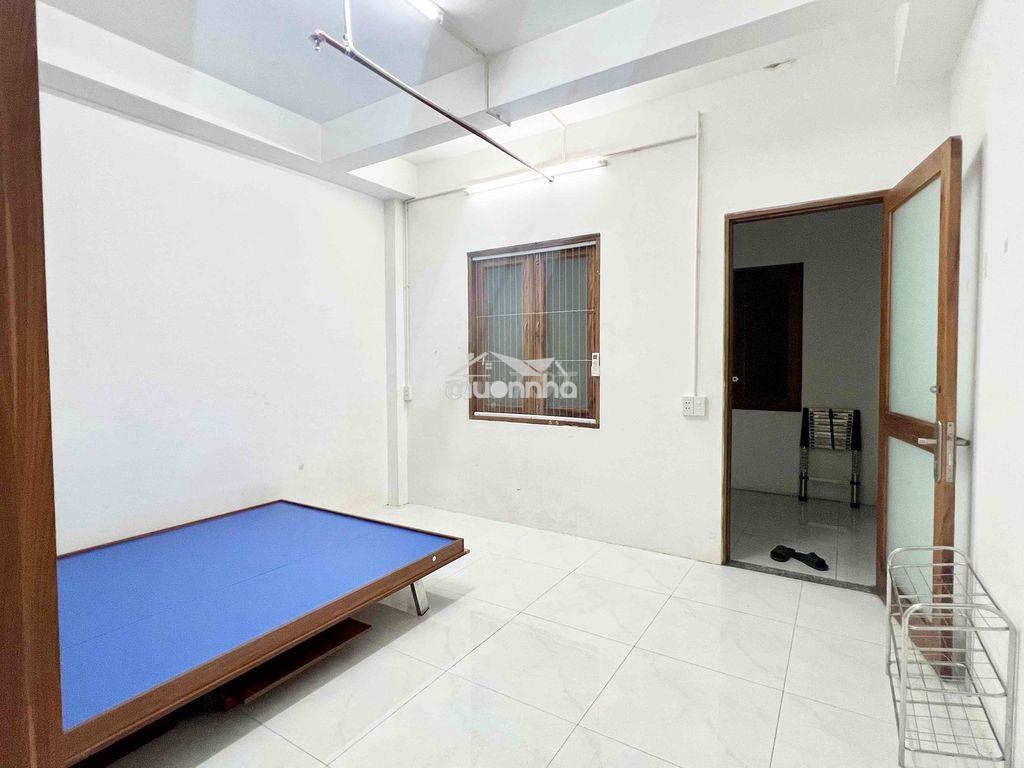 Phòng sạch sẽ , có máy lạnh tại 691 lê văn việt - 2