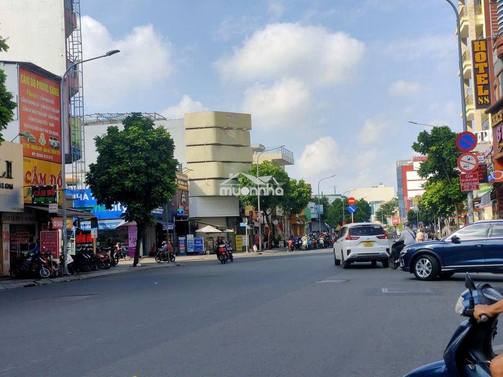 Cần cho thuê căn gần góc trung tâm tân phú . nhà vp .  - 3