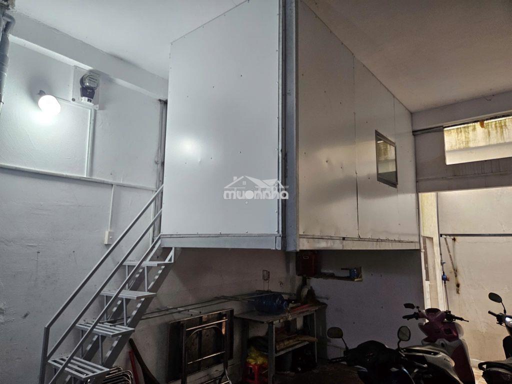 Phòng gác lửng, vệ sinh riêng tại 96 trần văn kiểu, p10, quận 6 - 3