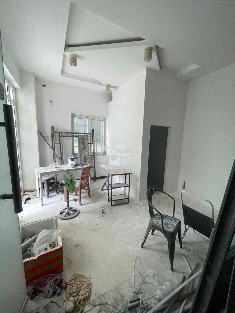Cho thuê nhà 2pn 1pk có khoảng sân rộng diện tích 100m2 - 2